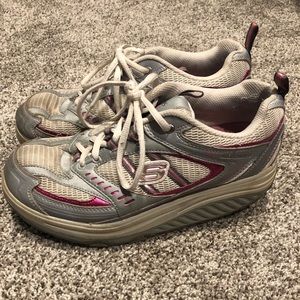 Skechers Shape Ups Women’s size 8 tennis shoes